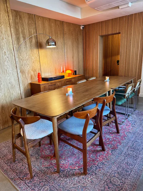 Earl's | Day & Night Deli | Bolton