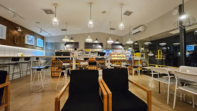 Bureau Coffee & Dine