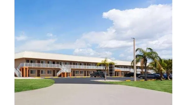 Travelodge Suites by Wyndham Lake Okeechobee