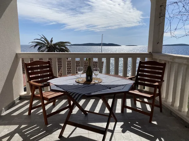 Apartments by the sea VIS