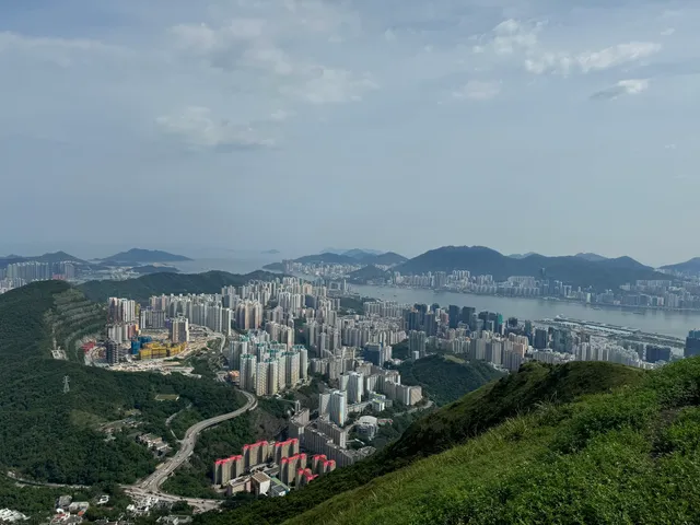 Kowloon Peak Television and Radio Transmission Station 飛鵝山電視及電台發射站