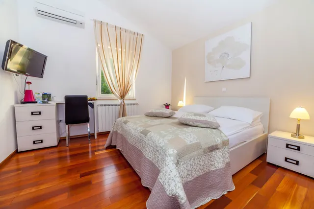 Apartments and rooms Dumanic