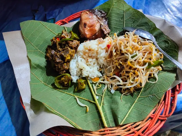 Nasi Jamblang Mbak Iis