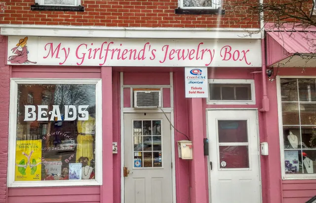 My Girlfriend's Jewelry Box