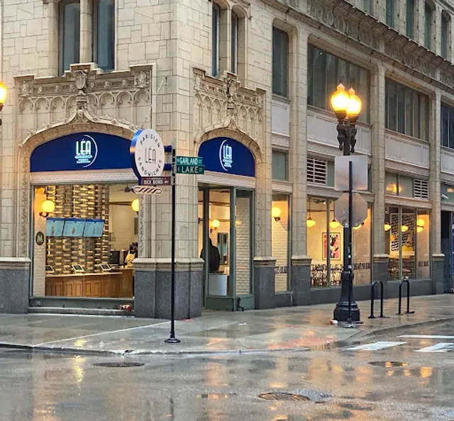 Léa French Cafe Lake Street