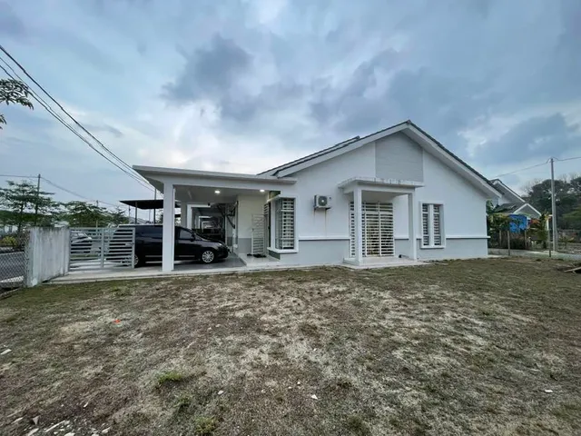 Homestay Taman Tiara Paka (Corner Lot)