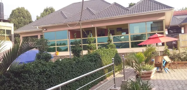 Senevin hotel and gardens