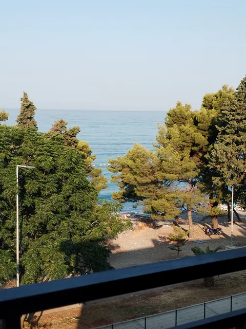 Mika's Seaview Apartments