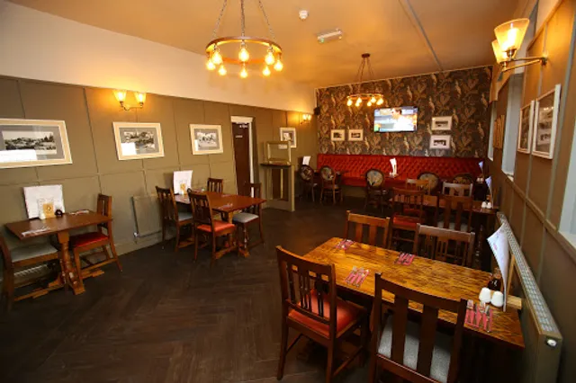 The Queens Head Hotel