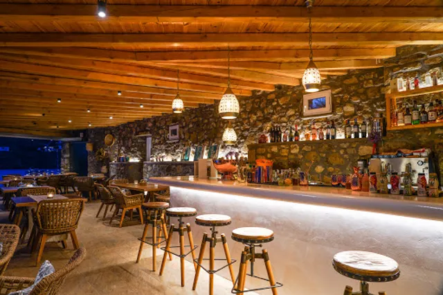 Salty Houses Pool Bar & Restaurant