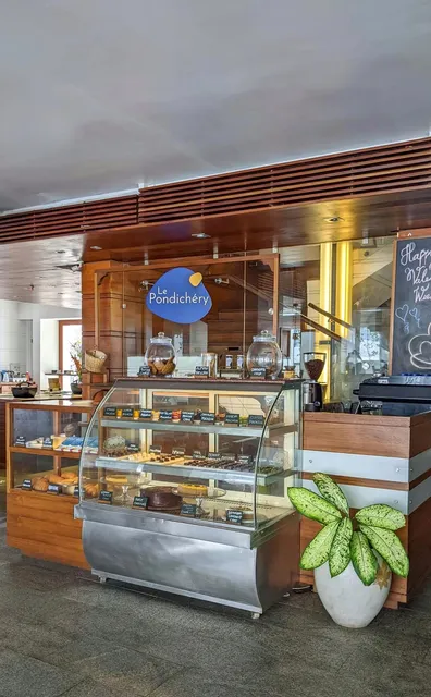 Le Pondichéry - Cafe by the Sea