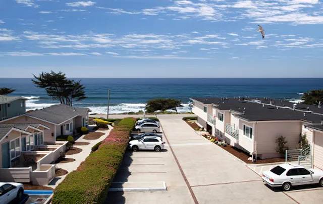 Cambria Landing Inn & Suites