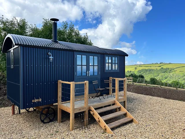 West Lyn Farm Bed & Breakfast and Shepherd Hut