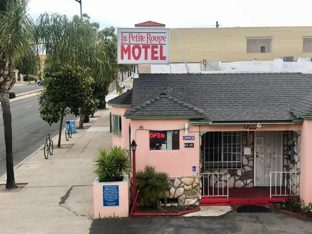 La Petite Rouge Motel