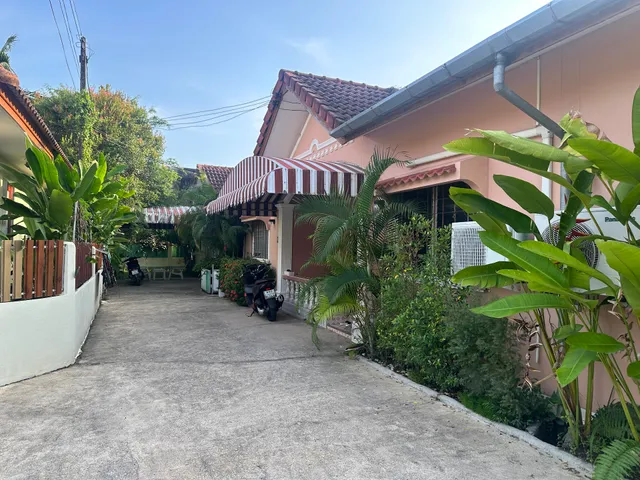 H&Q Bangtao Villa and Rooms