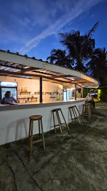 Jiko Pizza, Bar & Grill