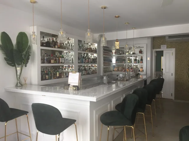 1821 HYDRA Cocktail Bar