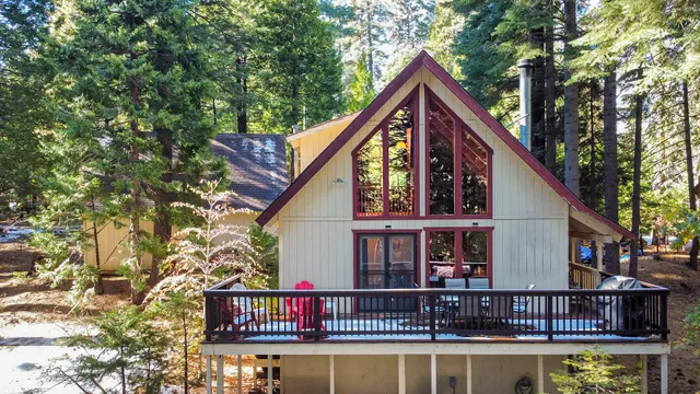 Evergreen Dorrington Chalet