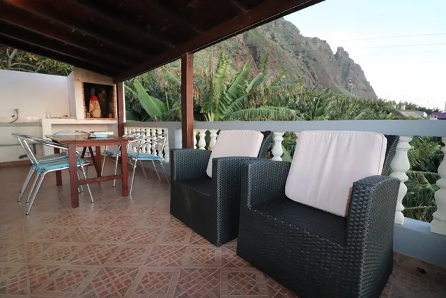 Sunny House BEACH HOUSE Paul do Mar 5 Star Reviews ***** since 2008