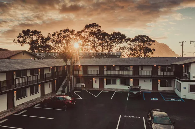 Blufftop Inn & Suites - Wharf/Restaurant District