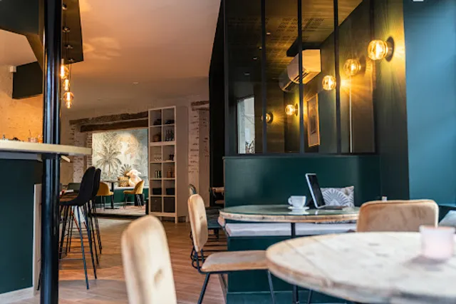 Chez Elles Café-Bar-Restaurant Tavers