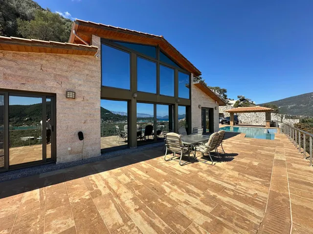 Smaragdine Blue Villa by GreecingStays