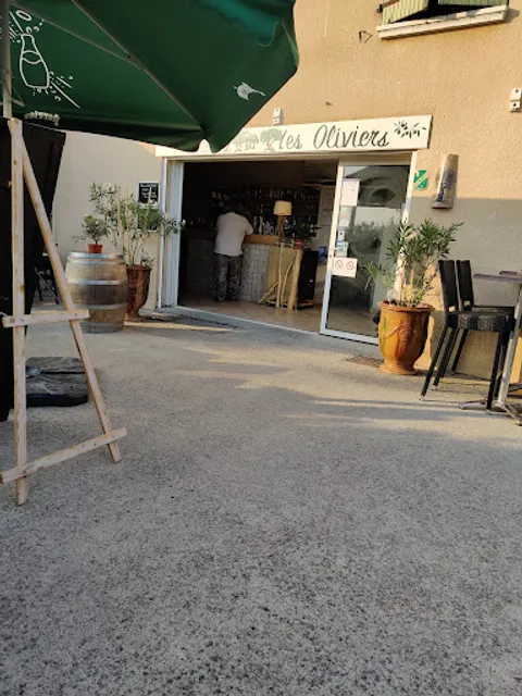 Les Oliviers