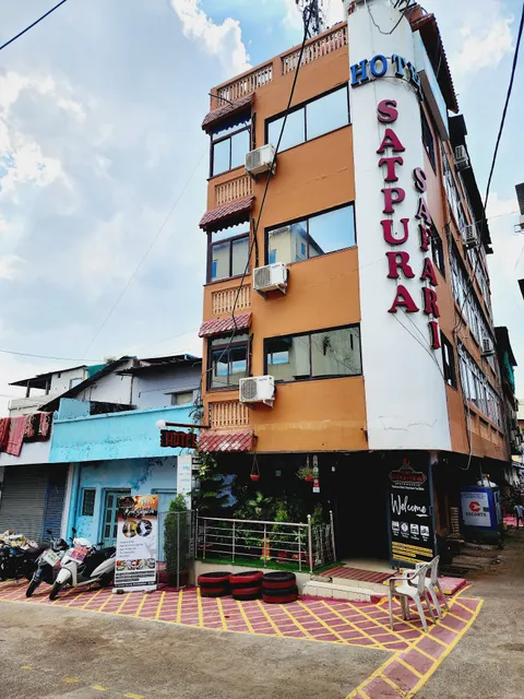 Hotel Satpura Safari