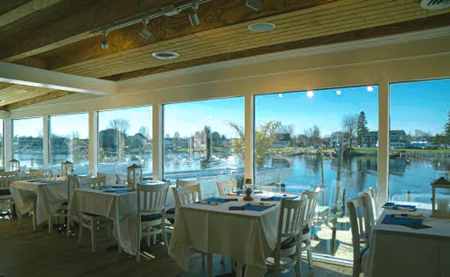 Bay View Sports Bar & Grill