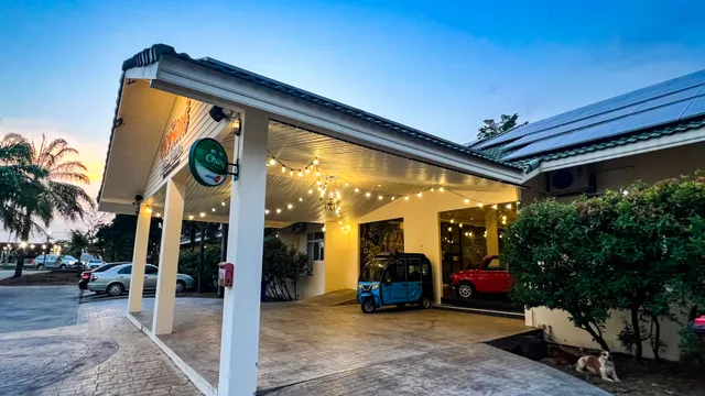 ชมจันทร์ เฮือฮักมูล