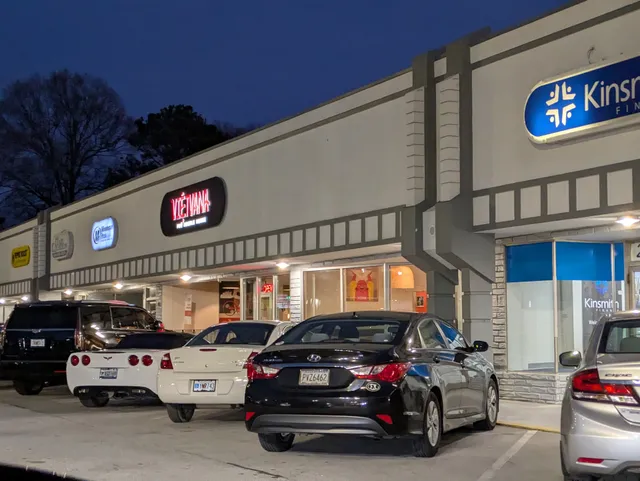 Twin Oaks Shopping Center