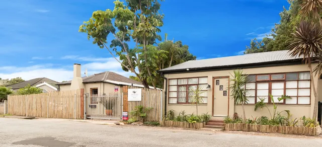 Inyathi Guest Lodge - Self Catering Chalets