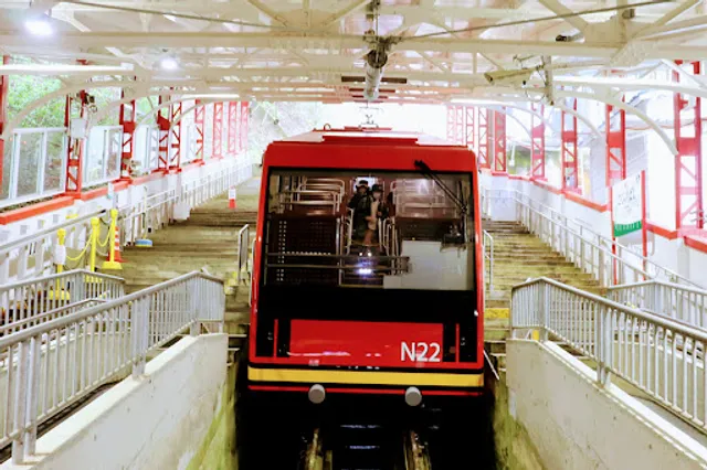 Gokurakubashi Station