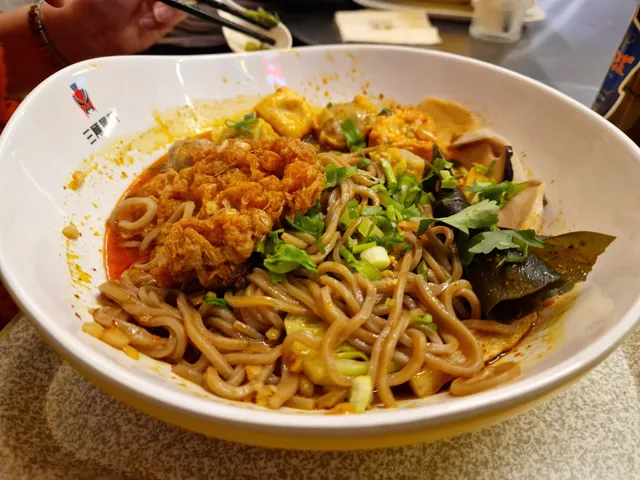 Sanku Maots'ai (Mitte) 三顾冒菜