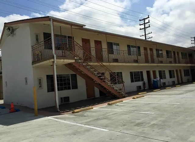 Glen Capri Burbank Universal