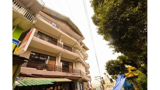 Capital O 16608 Raku's Place