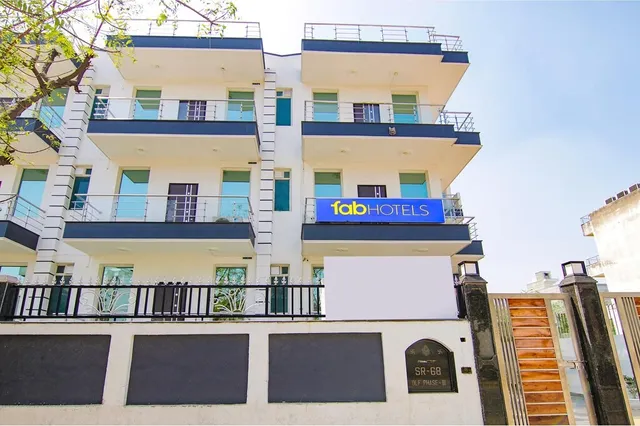 FabHotel SR 68 - Hotel in DLF phase 3, Gurgaon
