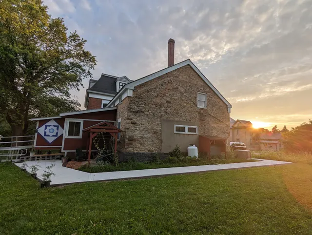 Foothills Lodge & Cafe