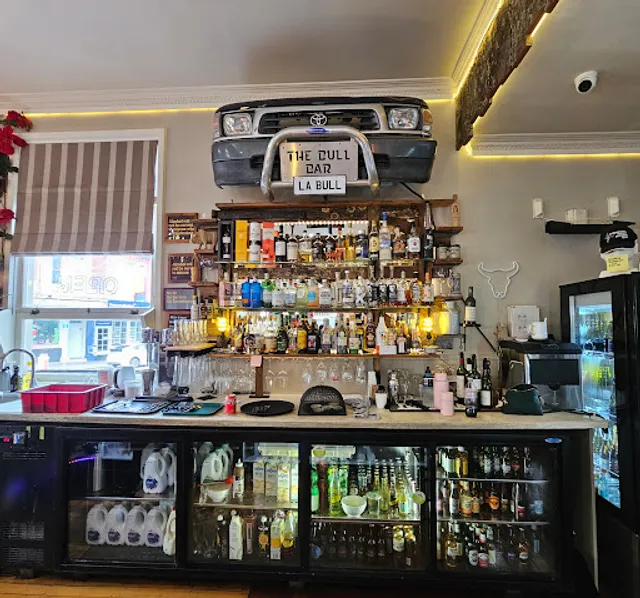 La Bull Cafe & Bar