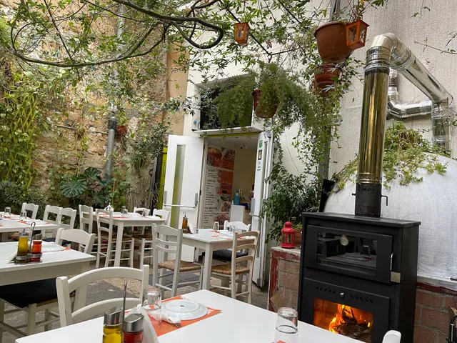 Alexandros Cafe & Restaurant