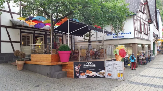 Cafe - Eisdiele - Crepes - Kuchen "Kredenz Kaffee"