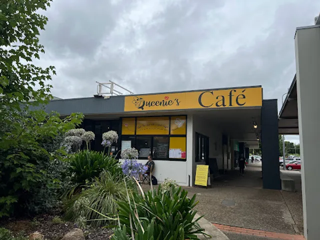 Queenie's Cafe