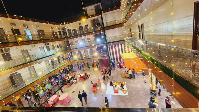 Hotel Tulsi Swaroop-Best Hotel/Rooms/A.C. Banquet Hall/Marriage Lawn/Deluxe Room in Banda