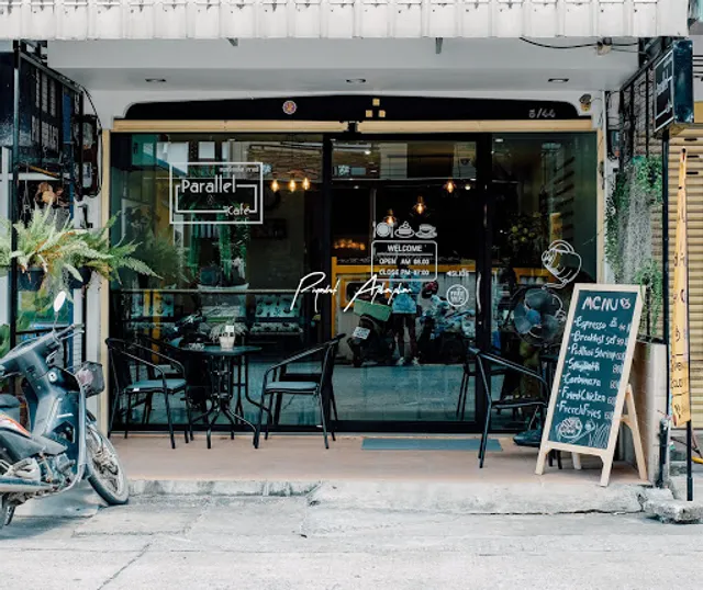 Parallel Cafe' ร้านแพแร็ลเล็ลคาเฟ่
