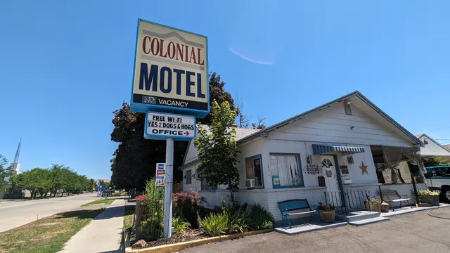 The Colonial Motel