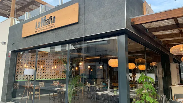 La Mafia se sienta a la mesa