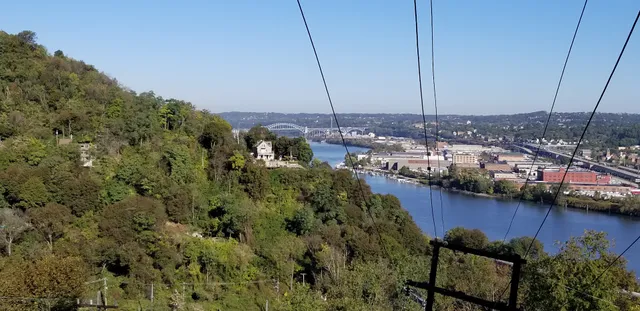 Greenleaf Trailhead - Greenleaf St.