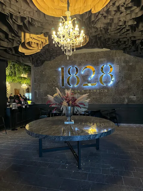 1828 Brasa y Carbón