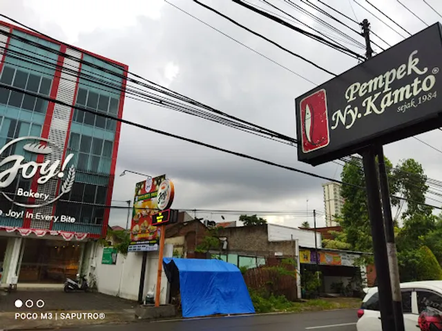 Pempek Ny. Kamto Mangkubumen