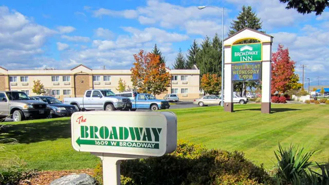 Broadway Inn